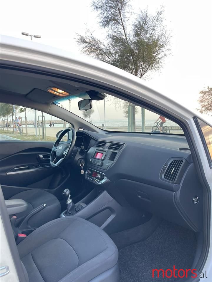 2013' Kia Rio photo #5