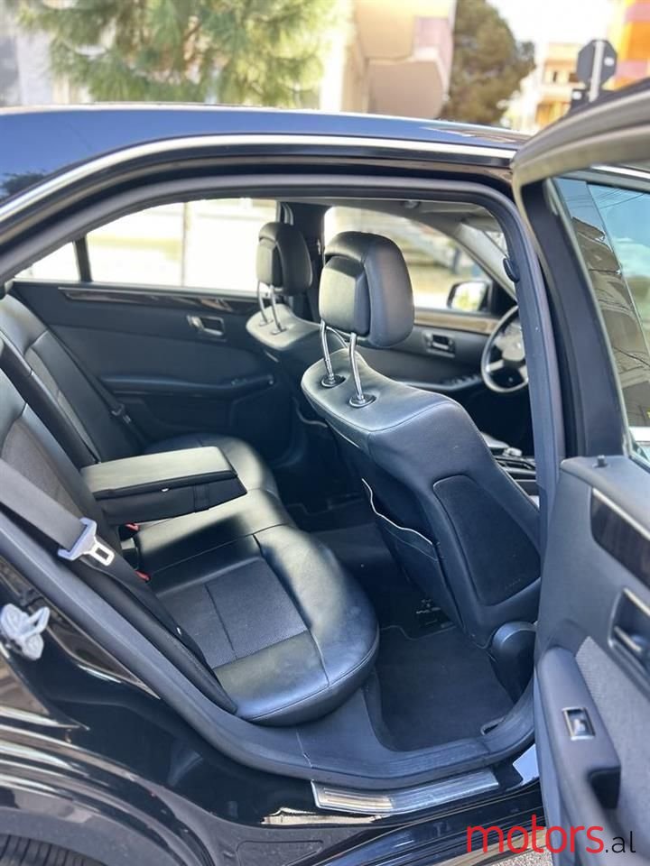 2010' Mercedes-Benz E 220 photo #6