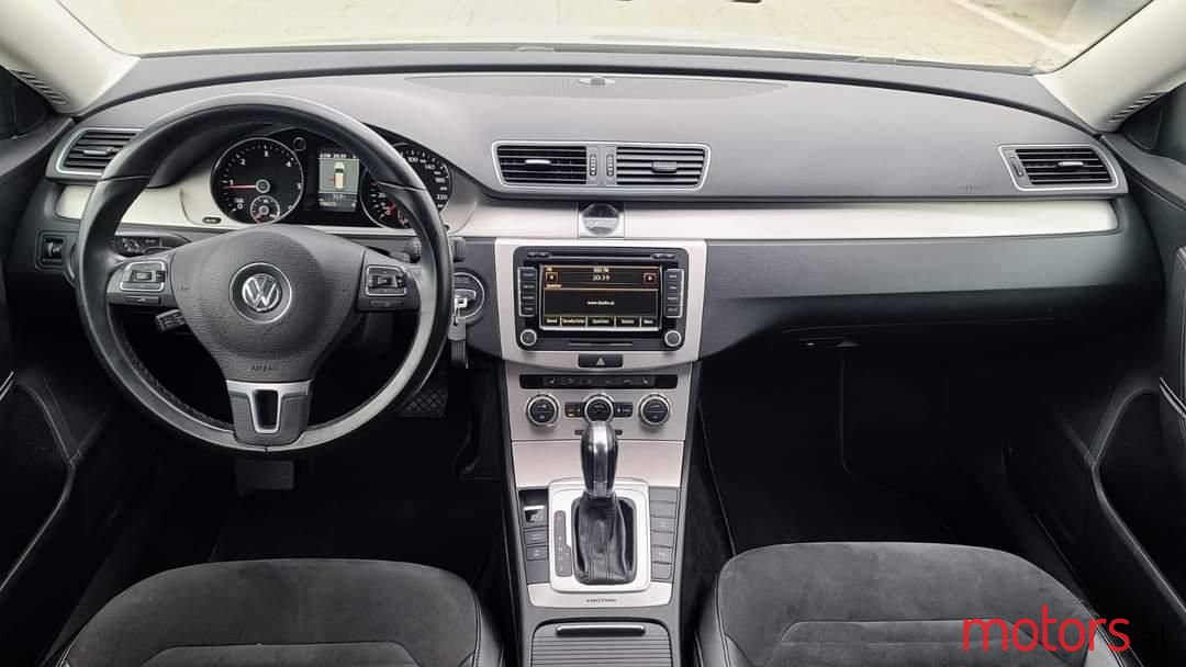 2012' Volkswagen Passat photo #5