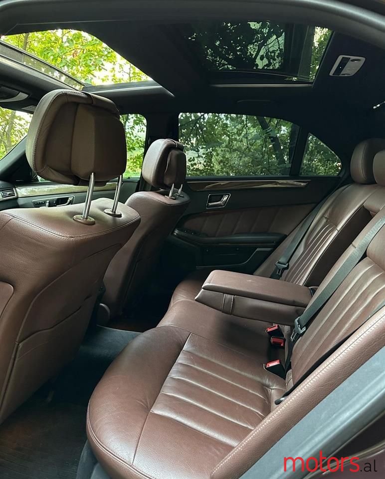 2011' Mercedes-Benz E 55 AMG photo #5