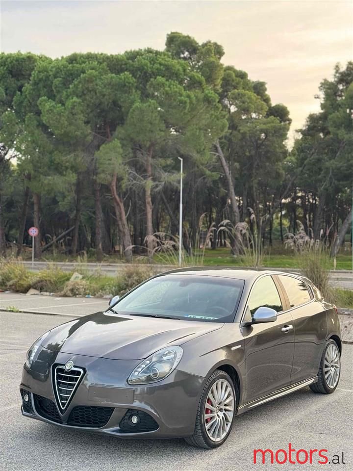 2012' Alfa Romeo Giulietta photo #1