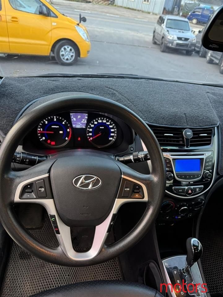 2013' Hyundai Accent photo #2