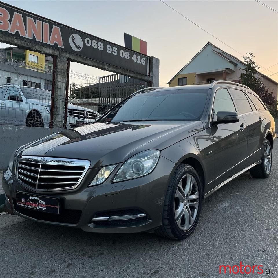 2011' Mercedes-Benz E 350 photo #3