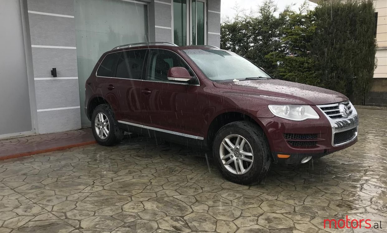 2008' Volkswagen Touareg photo #1