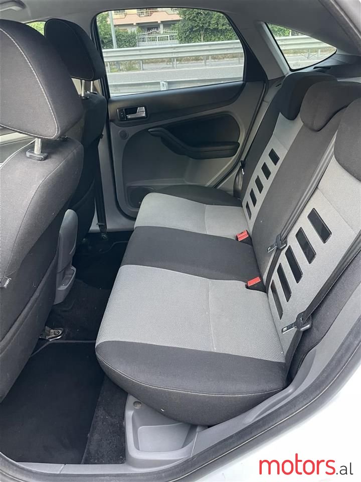 2010' Ford Focus photo #3