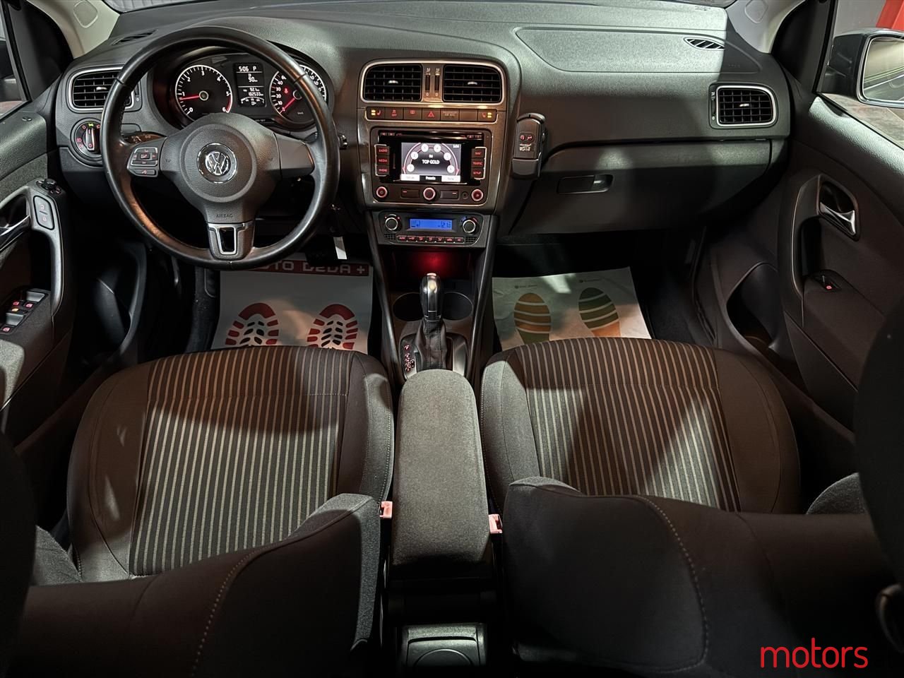 2011' Volkswagen Polo photo #4