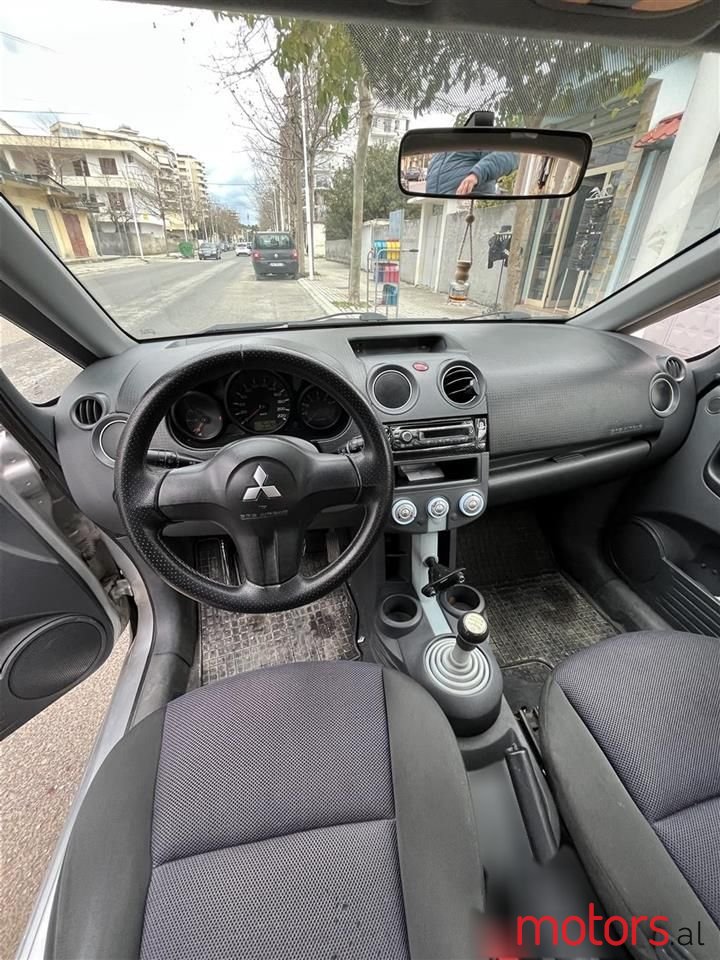 2005' Mitsubishi Colt photo #5