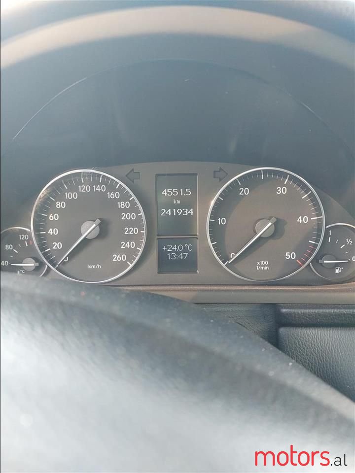 2005' Mercedes-Benz 220 photo #3