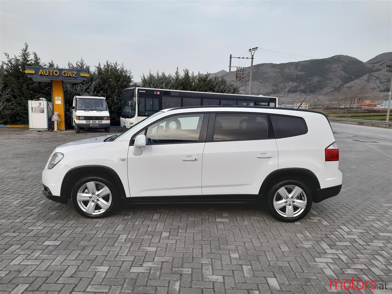 2013' Chevrolet Orlando photo #2
