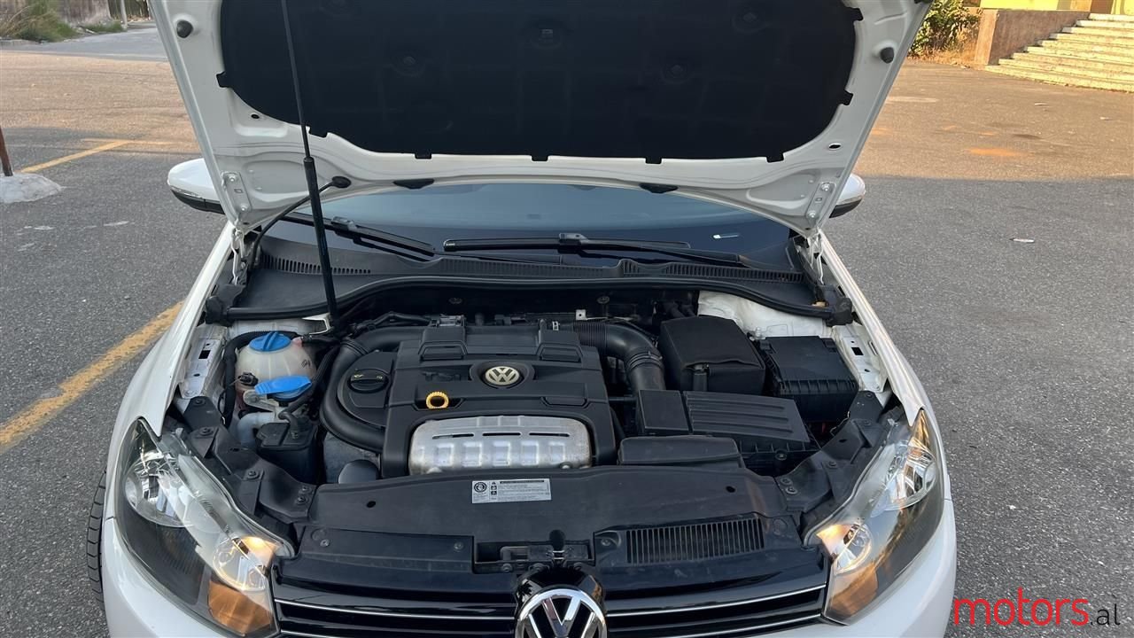 2009' Volkswagen Golf photo #6