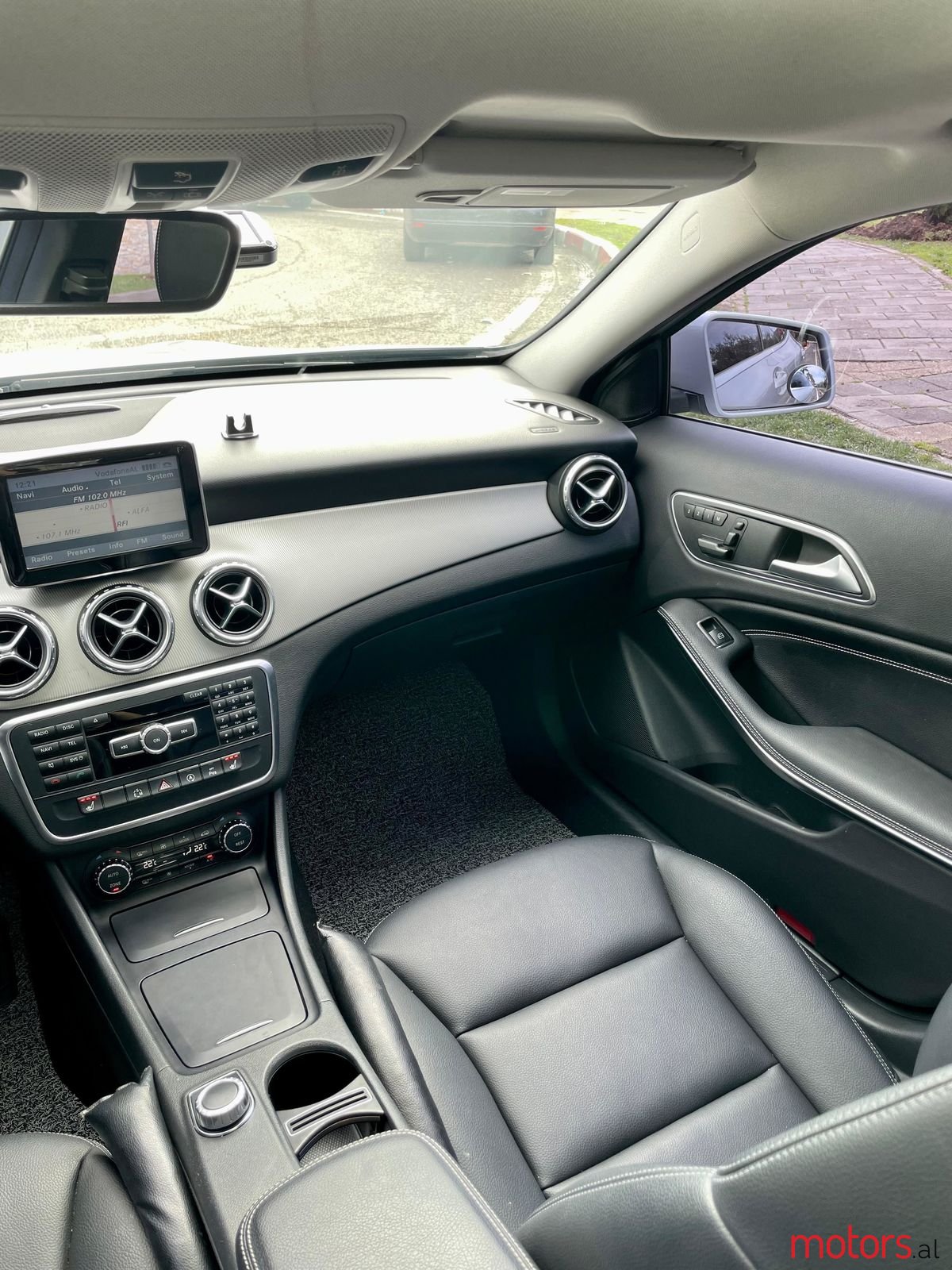 2015' Mercedes-Benz GLA 200 photo #2