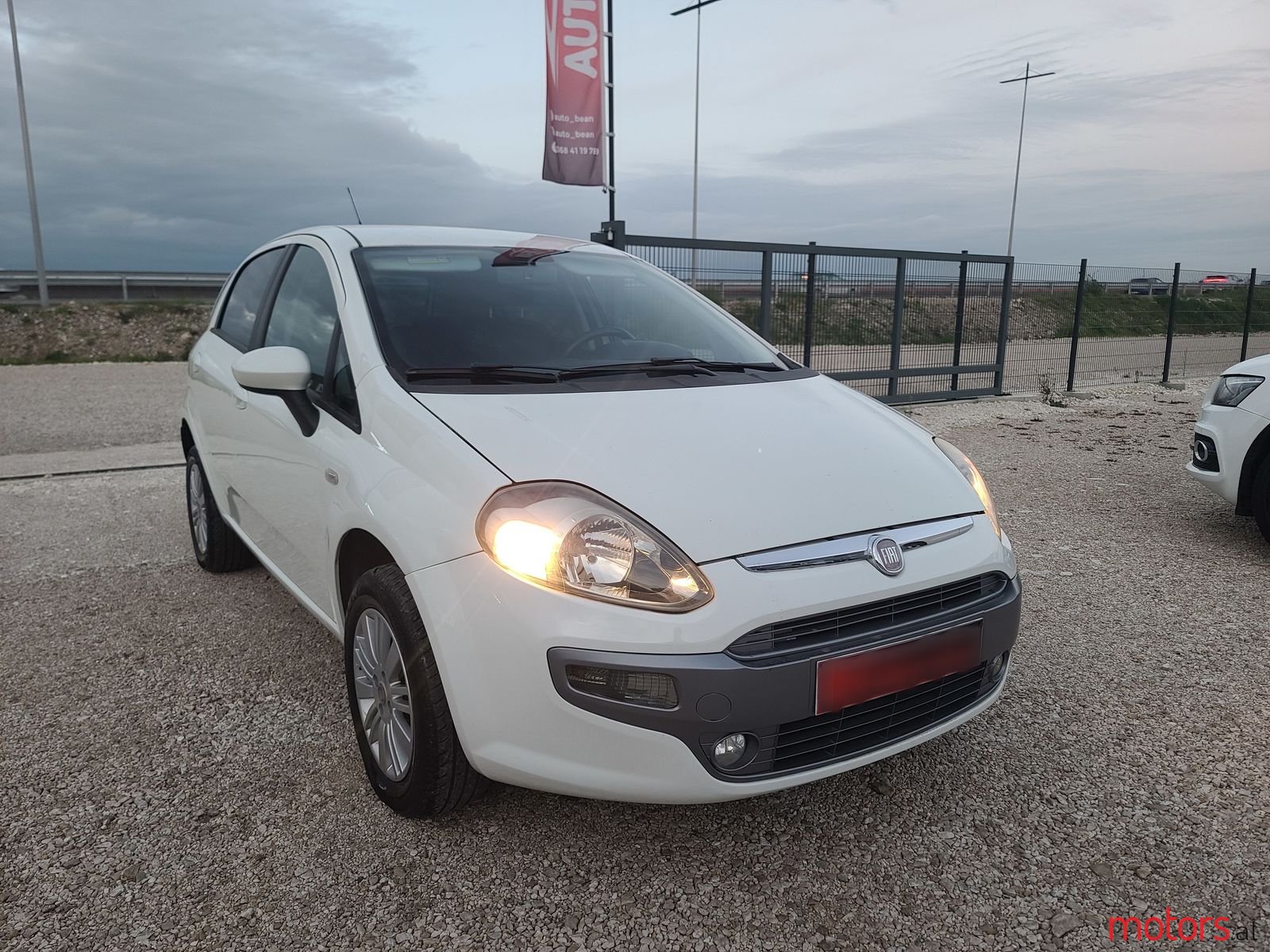 2012' Fiat Punto Evo photo #4