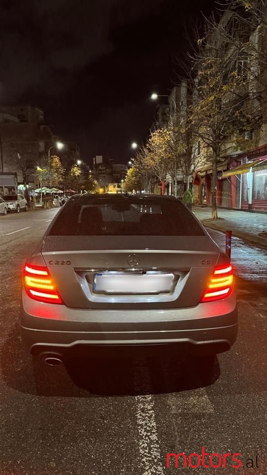 2012' Mercedes-Benz 220 photo #2