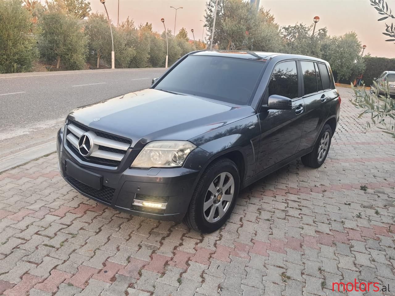 2011' Mercedes-Benz GLK 220 photo #1