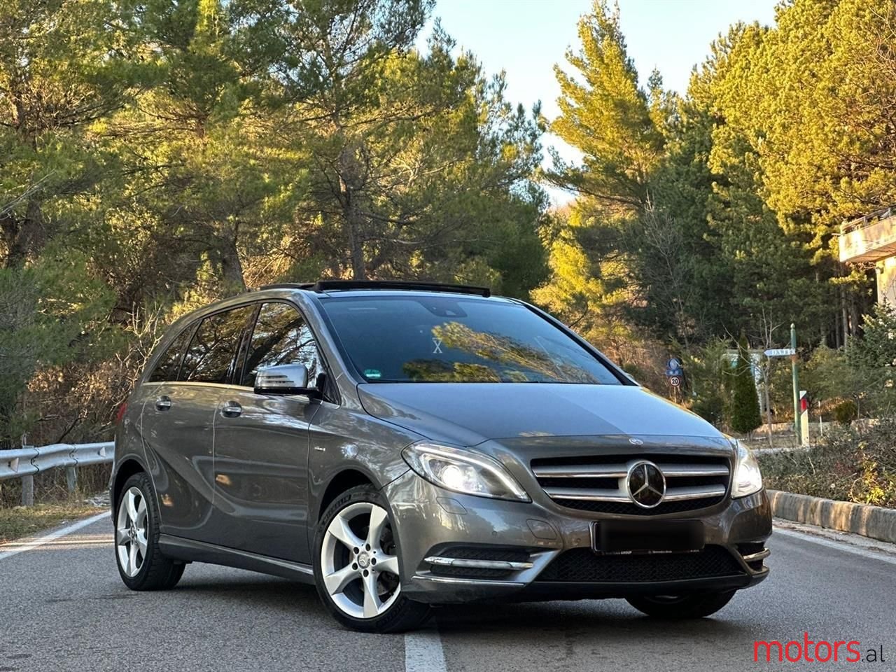 2012' Mercedes-Benz B 200 photo #6