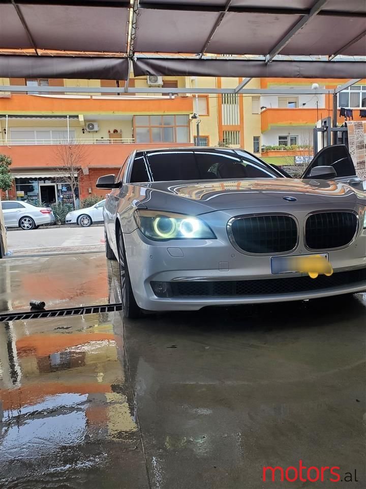 2010' BMW 750 photo #1