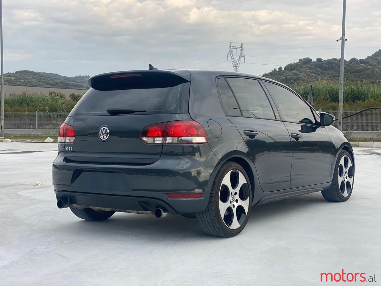 2010' Volkswagen Golf photo #4