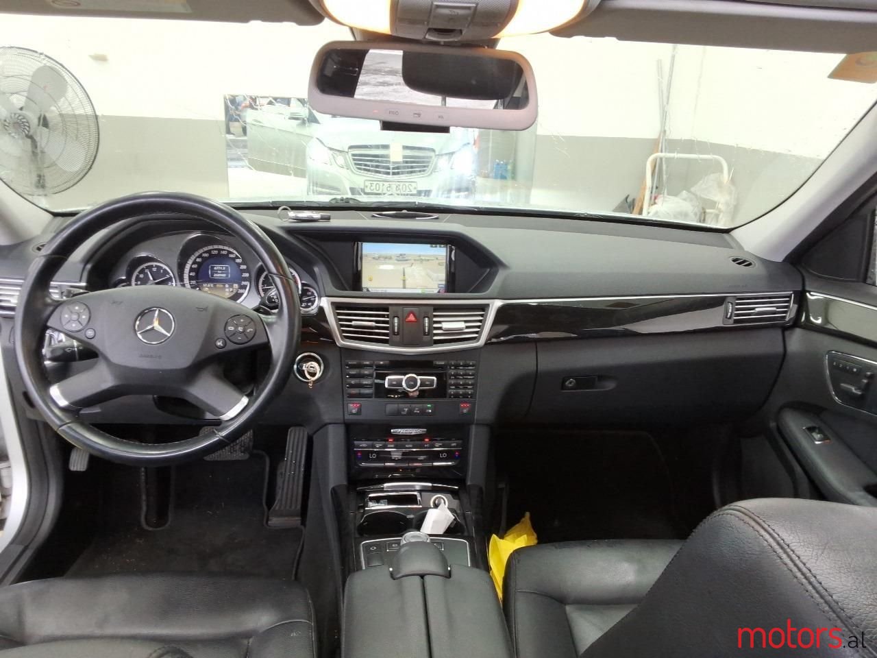 2012' Mercedes-Benz E 220 photo #3