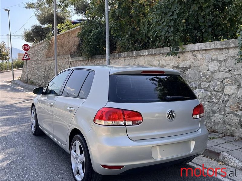 2011' Volkswagen Golf photo #2