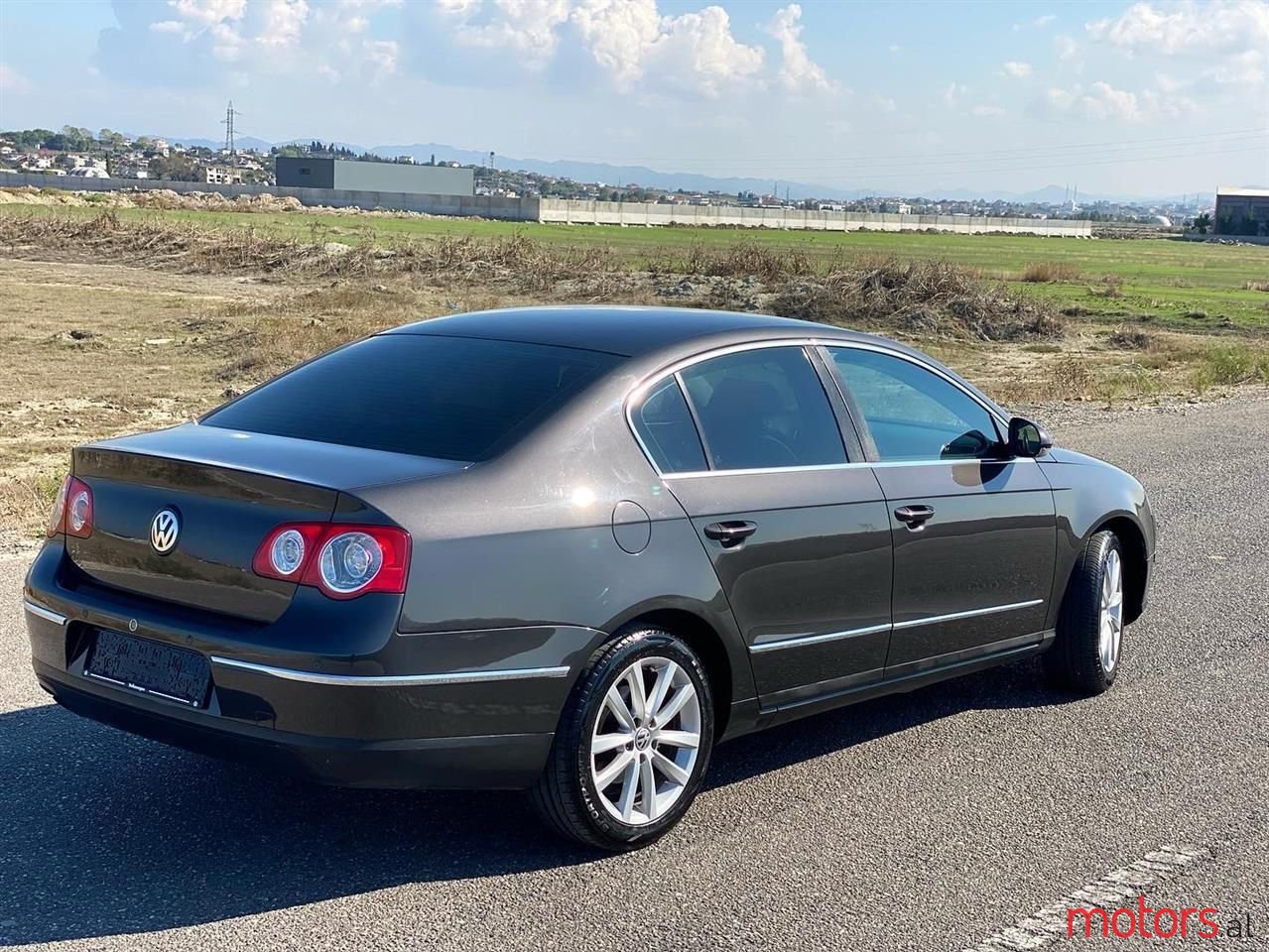 2006' Volkswagen Passat photo #6