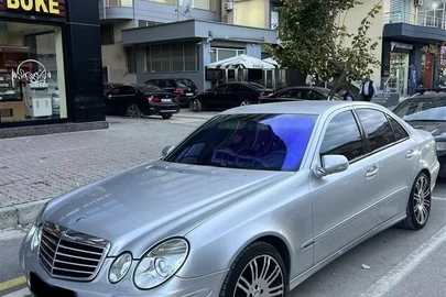 2007' Mercedes-Benz E 320