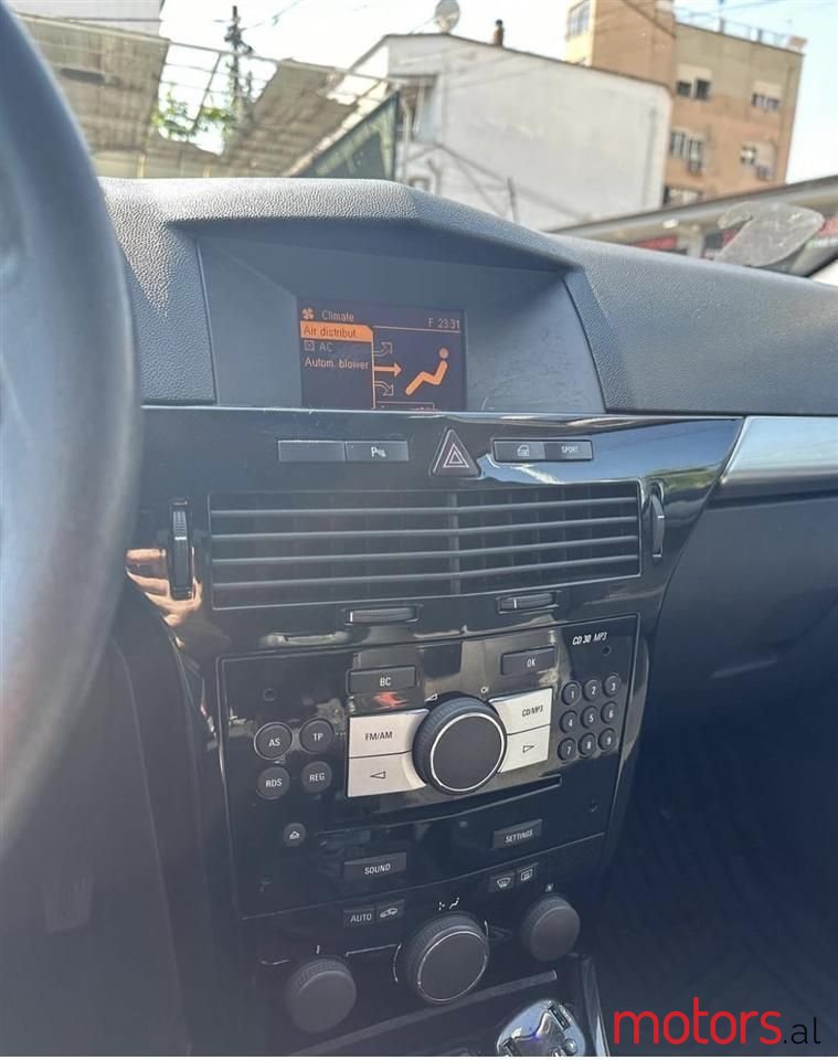 2008' Opel Astra photo #6