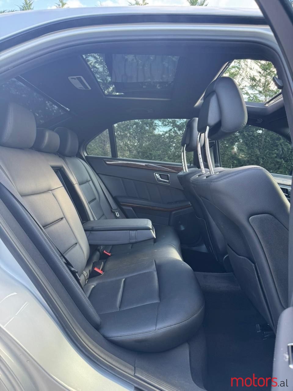 2011' Mercedes-Benz E 350 photo #6