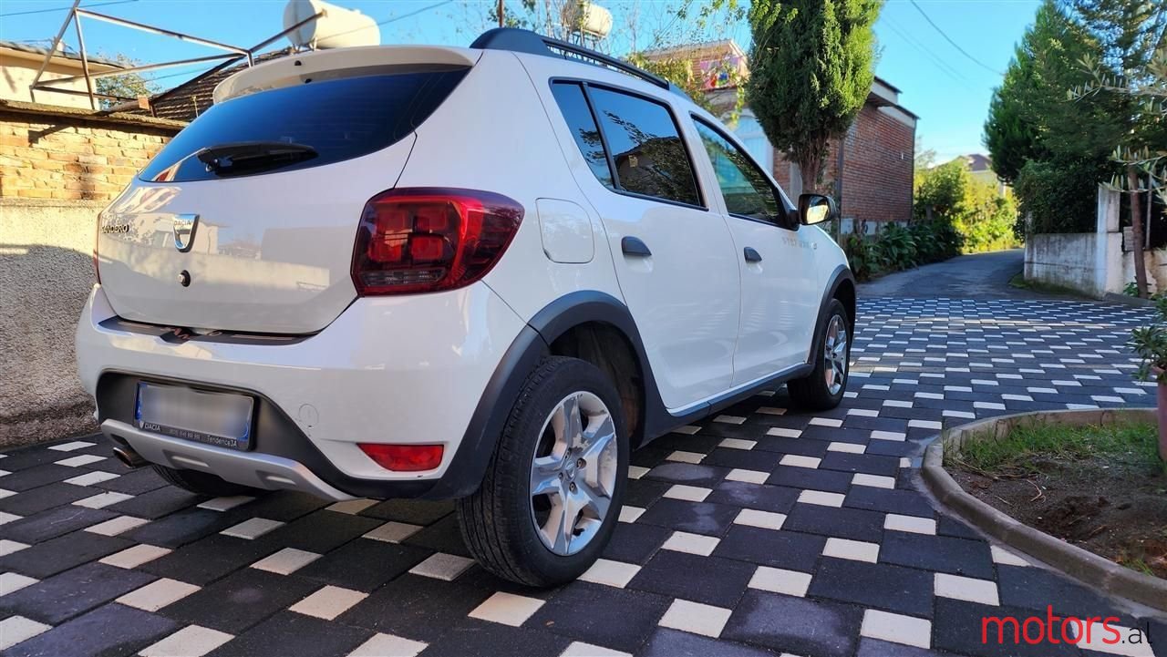 2017' Dacia Sandero photo #2