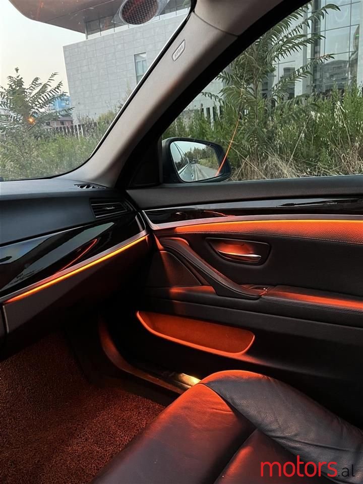 2011' BMW 528 photo #2