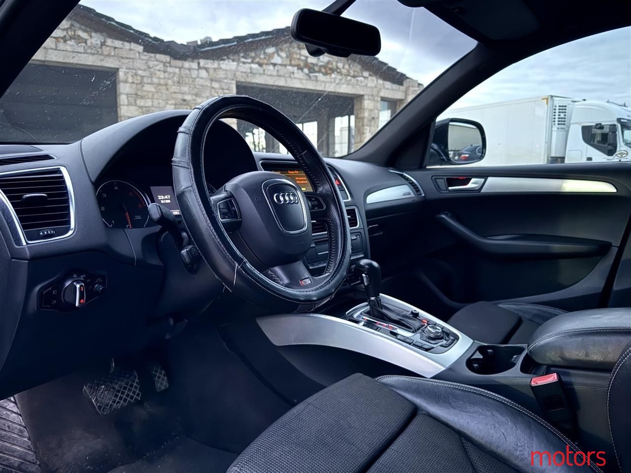 2010' Audi Q5 photo #6