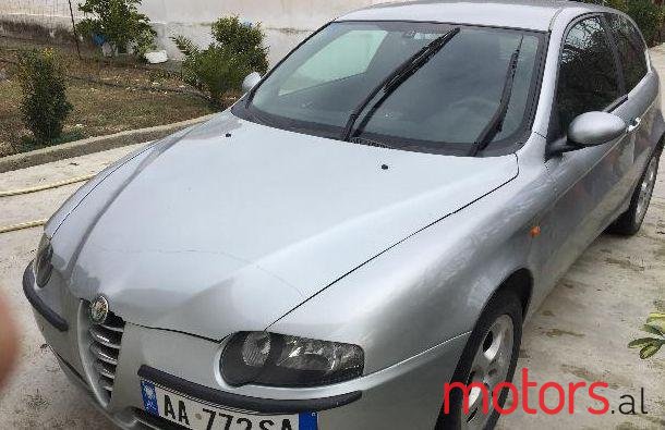2001' Alfa Romeo Alfa 147 photo #2