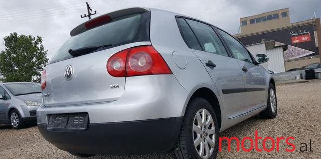 2004' Volkswagen Golf photo #2