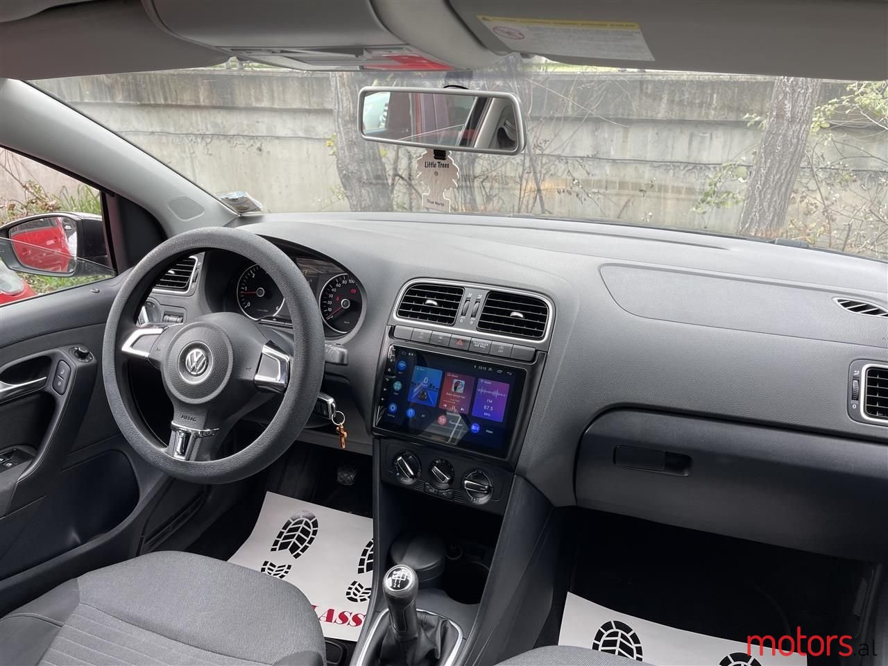 2010' Volkswagen Polo photo #6