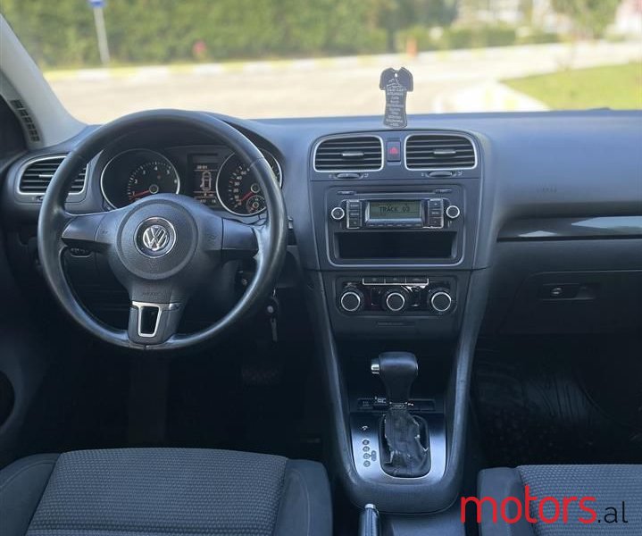 2010' Volkswagen Golf photo #4