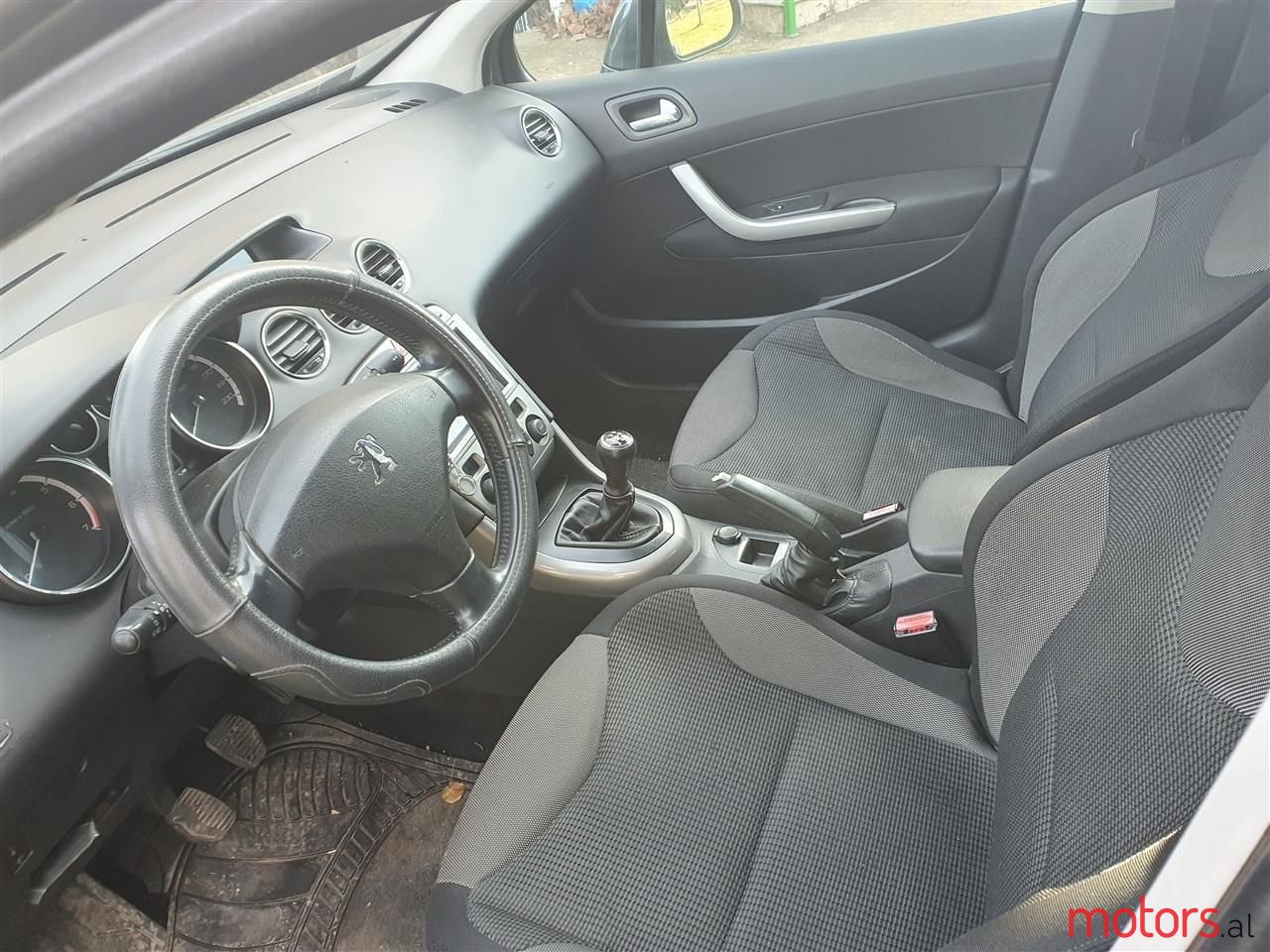 2010' Peugeot 308 photo #2