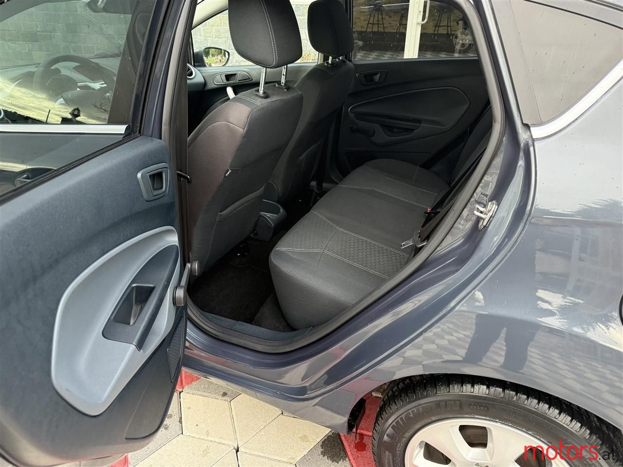 2011' Ford Fiesta photo #6