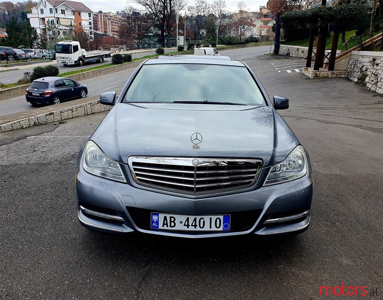 2012' Mercedes-Benz C 300 photo #6