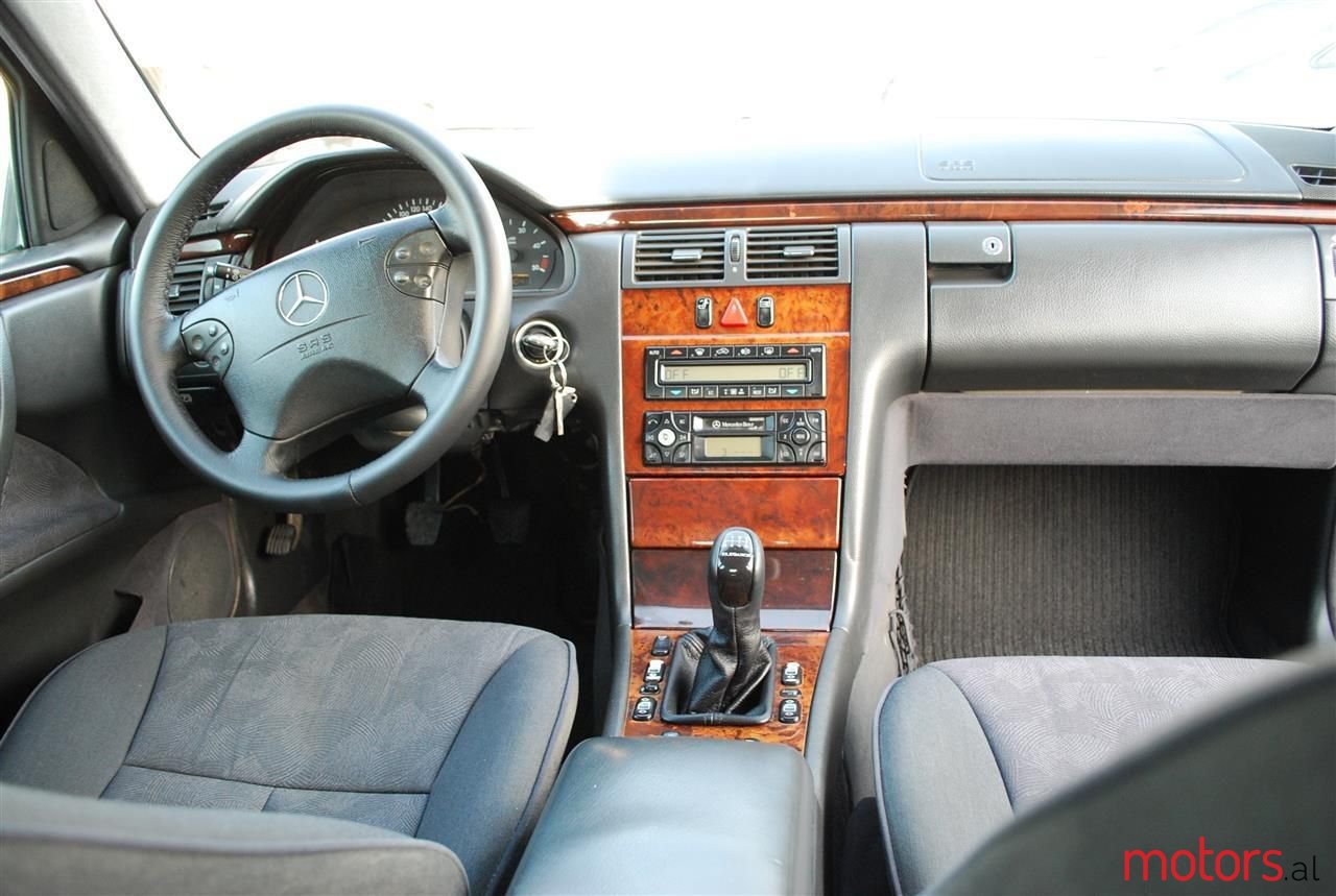 2001' Mercedes-Benz E 270 photo #5