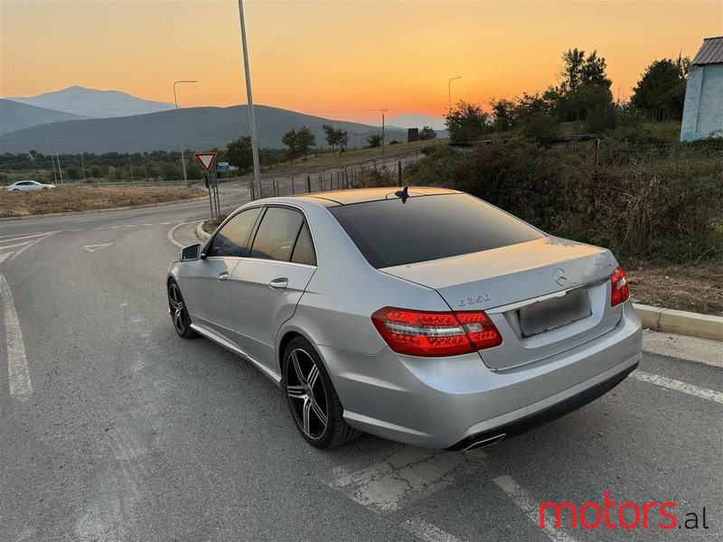 2010' Mercedes-Benz E 350 photo #2