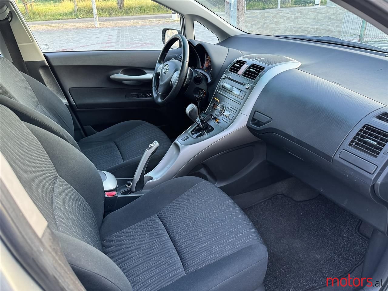 2008' Toyota Auris photo #4