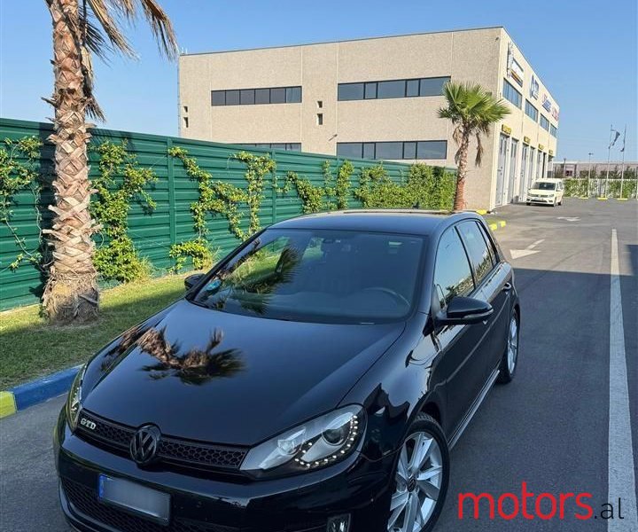 2011' Volkswagen Golf photo #1