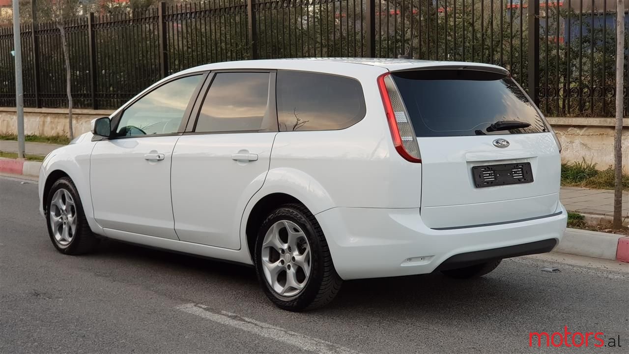 2010' Ford Focus photo #6