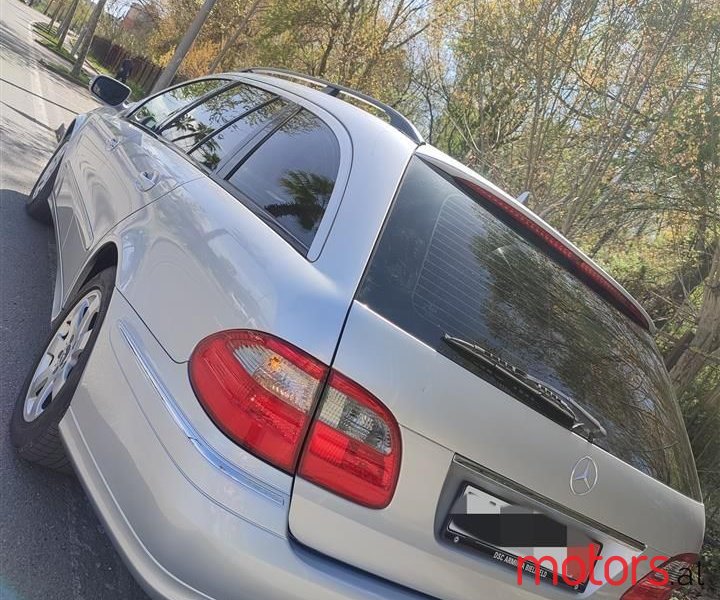 2008' Mercedes-Benz E 200 photo #5