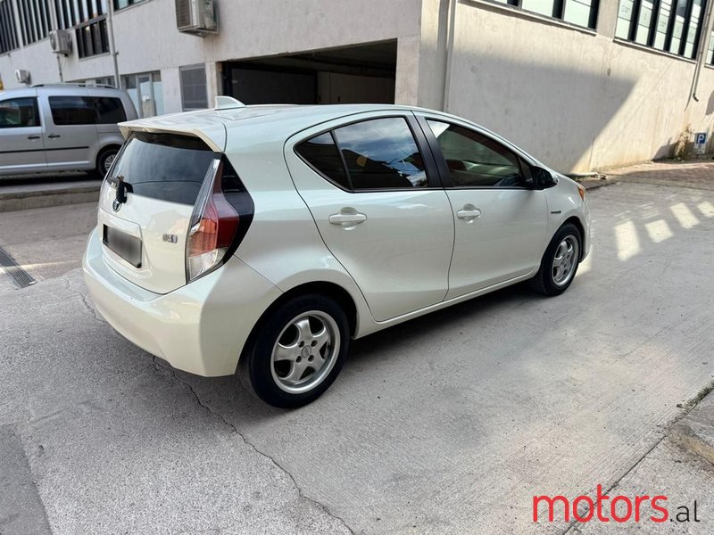 2015' Toyota Prius photo #5