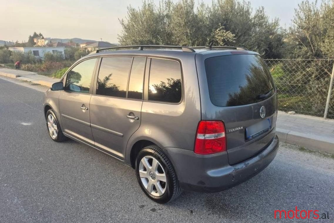 2009' Volkswagen Touran photo #6