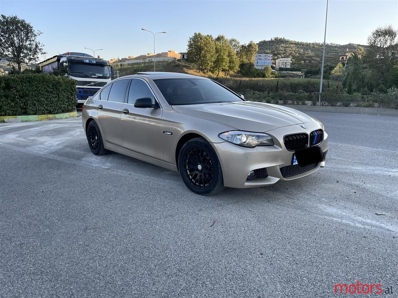 2011' BMW 523 photo #5