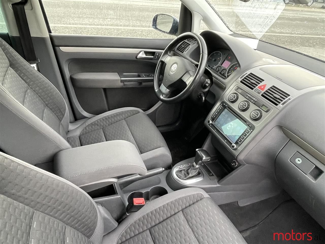 2007' Volkswagen Touran photo #4