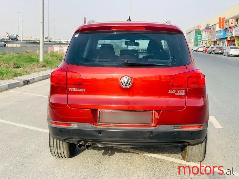 2015' Volkswagen Tiguan photo #3