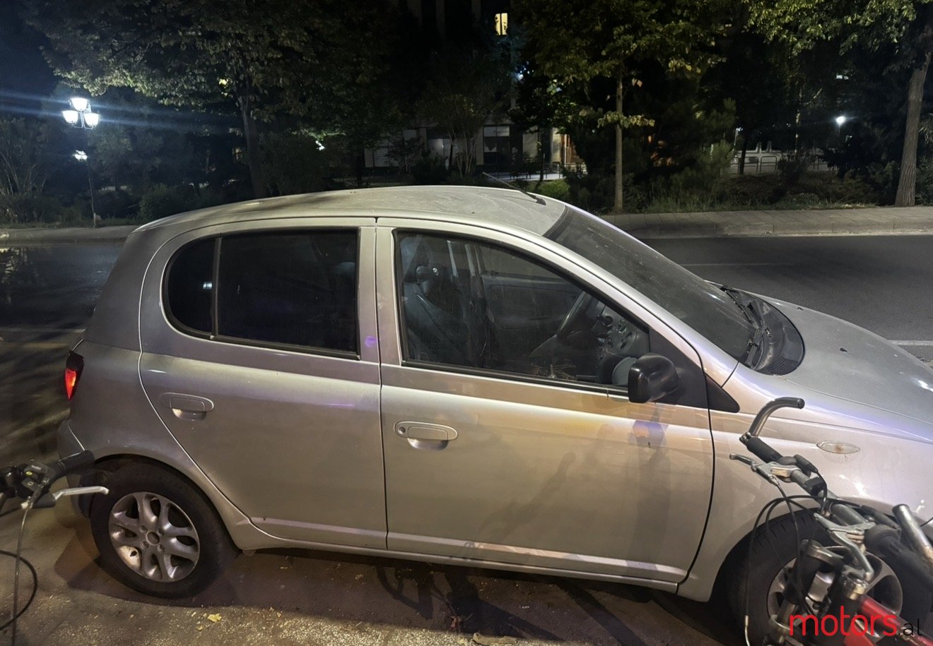 2002' Toyota Yaris photo #2