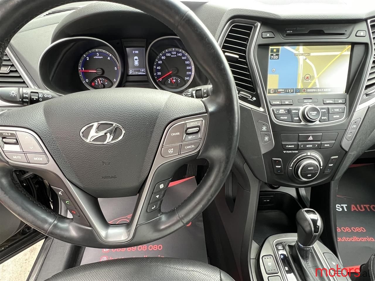 2013' Hyundai Santa Fe photo #2